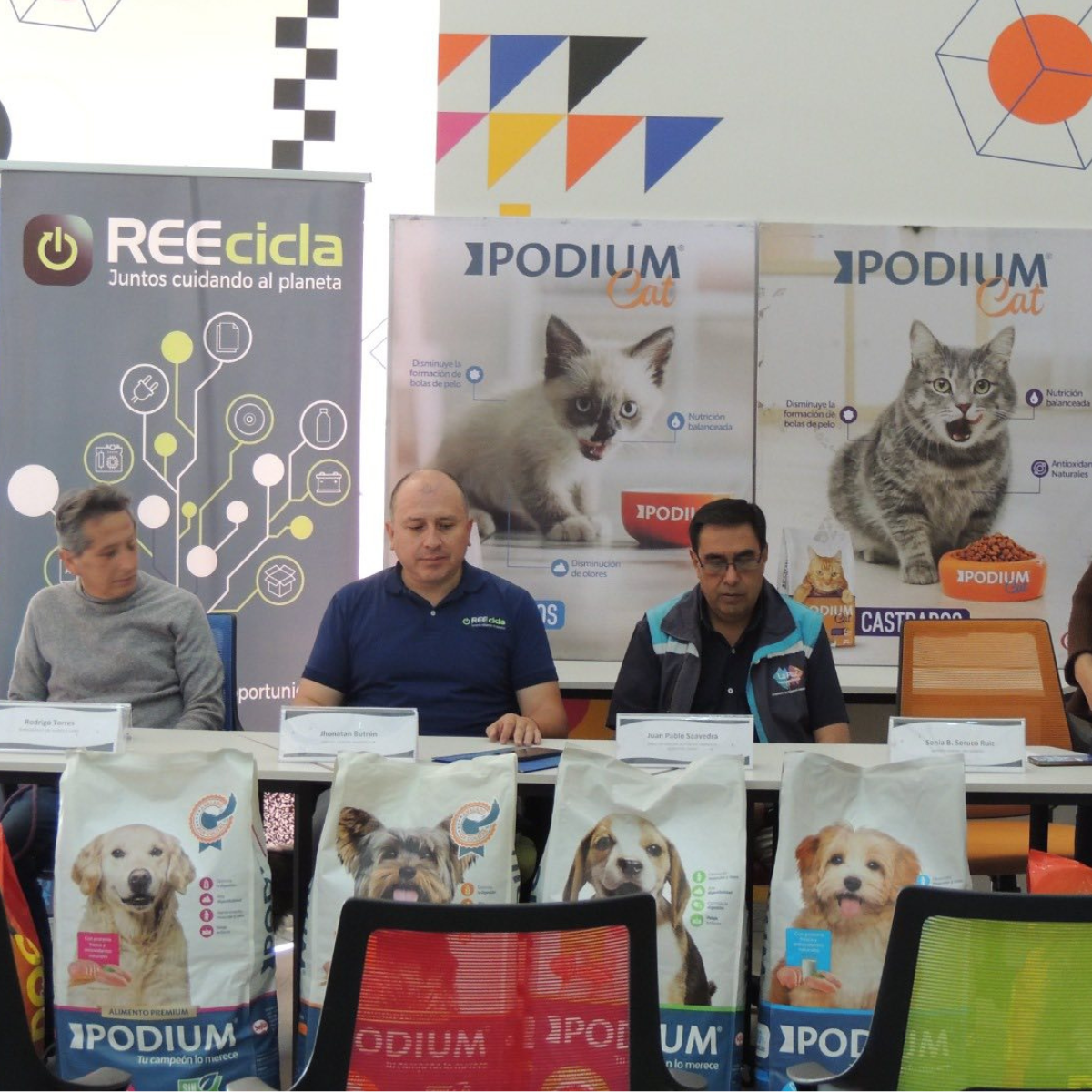 RECICLATÓN SOLIDARIA ENTREGÓ 2 TONELADAS DE ALIMENTO AL ALBERGUE LAYKA